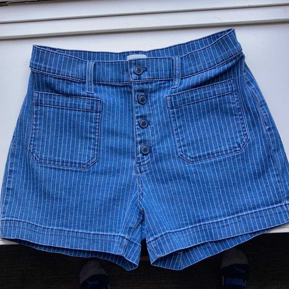 JCrew blue/white pin stripe shorts. Size 29
